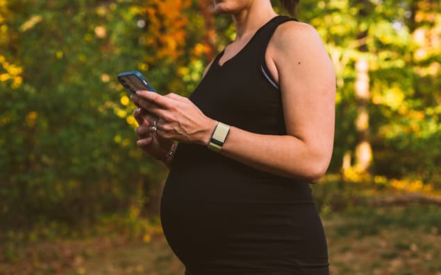 Monitoring maternal heart rate variability