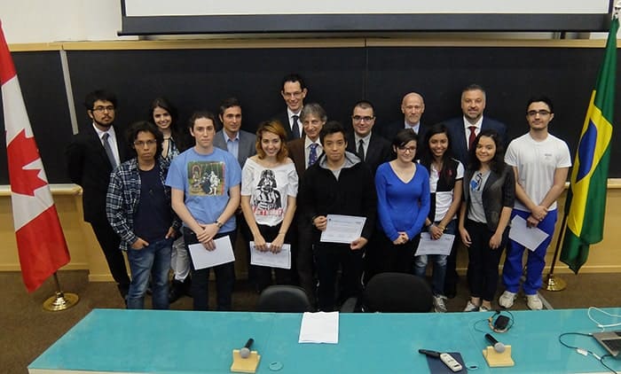 Representatives from UNESP-SAIFR, the Perimeter Institute and the Canadian Embassy in Brazil