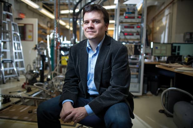 Pablo Jarillo-Herrero in his lab